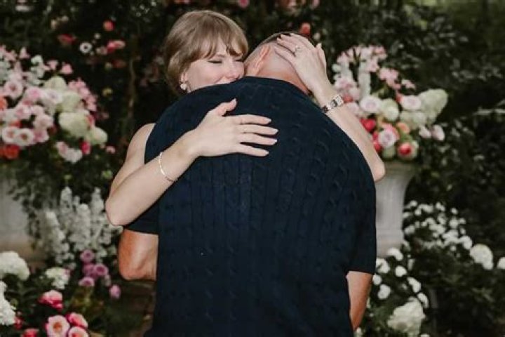 Are Taylor Swifts Parents Reigniting Their Love And Remarrying?